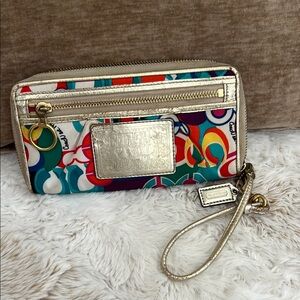 Coach Rate Poppy Wallet/ Wristlet (C9)